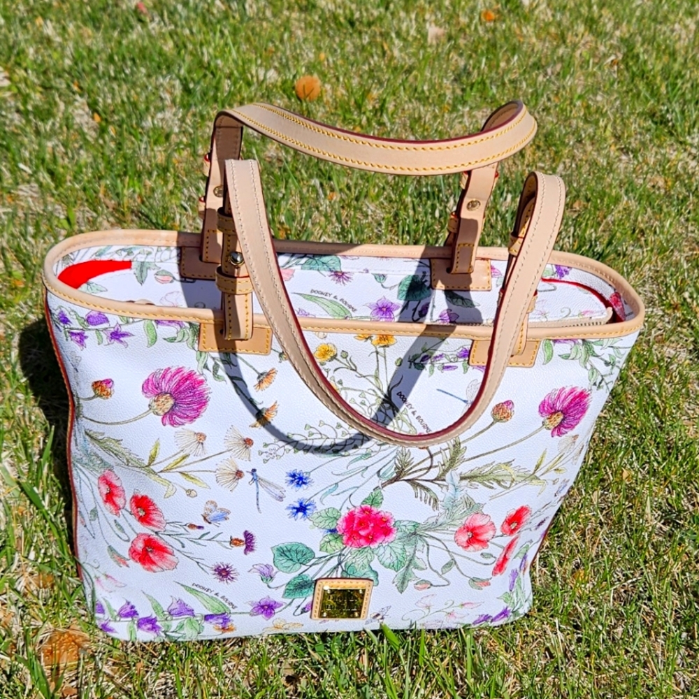 NWT Dooney & Bourke Exclusive Botanical Print Small Leisure Shopper Tote!